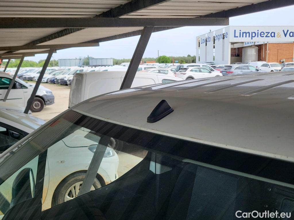  Peugeot  Partner PEUGEOT  / 2018 / 3P / furgón derivado de turismo Pro Standard 600kg BlueHDi 73kW #34