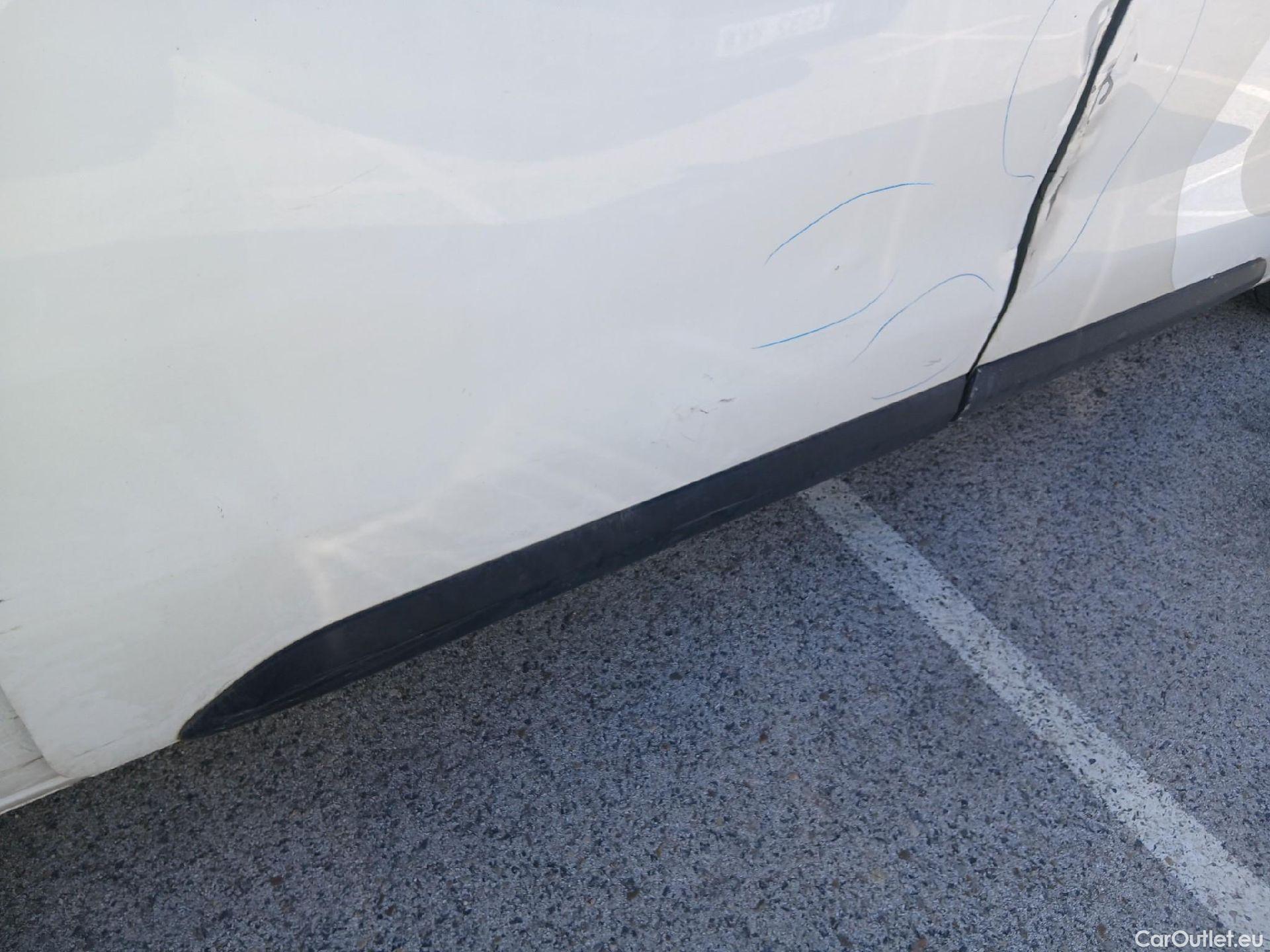  Peugeot  Expert PEUGEOT  / 2016 / 4P / furgón Furgón Pro 2.0 BlueHDi 120 S&S Standard #34