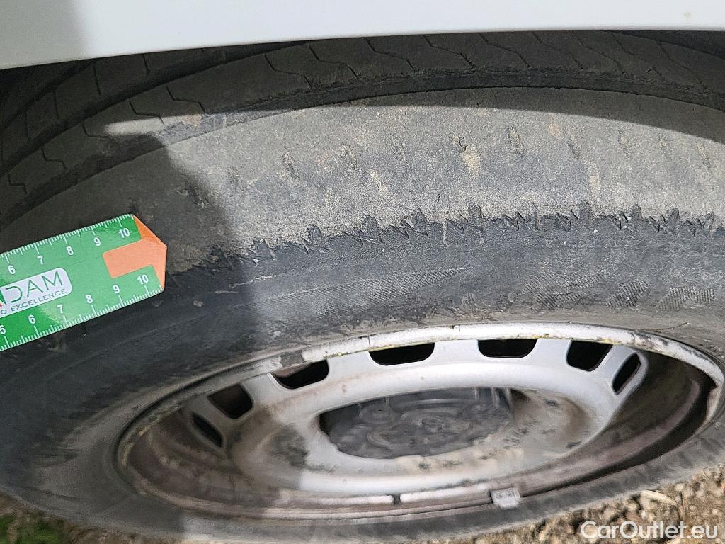  Peugeot  Partner PEUGEOT  / 2018 / 3P / furgón derivado de turismo Pro Standard 600kg BlueHDi 73kW #25