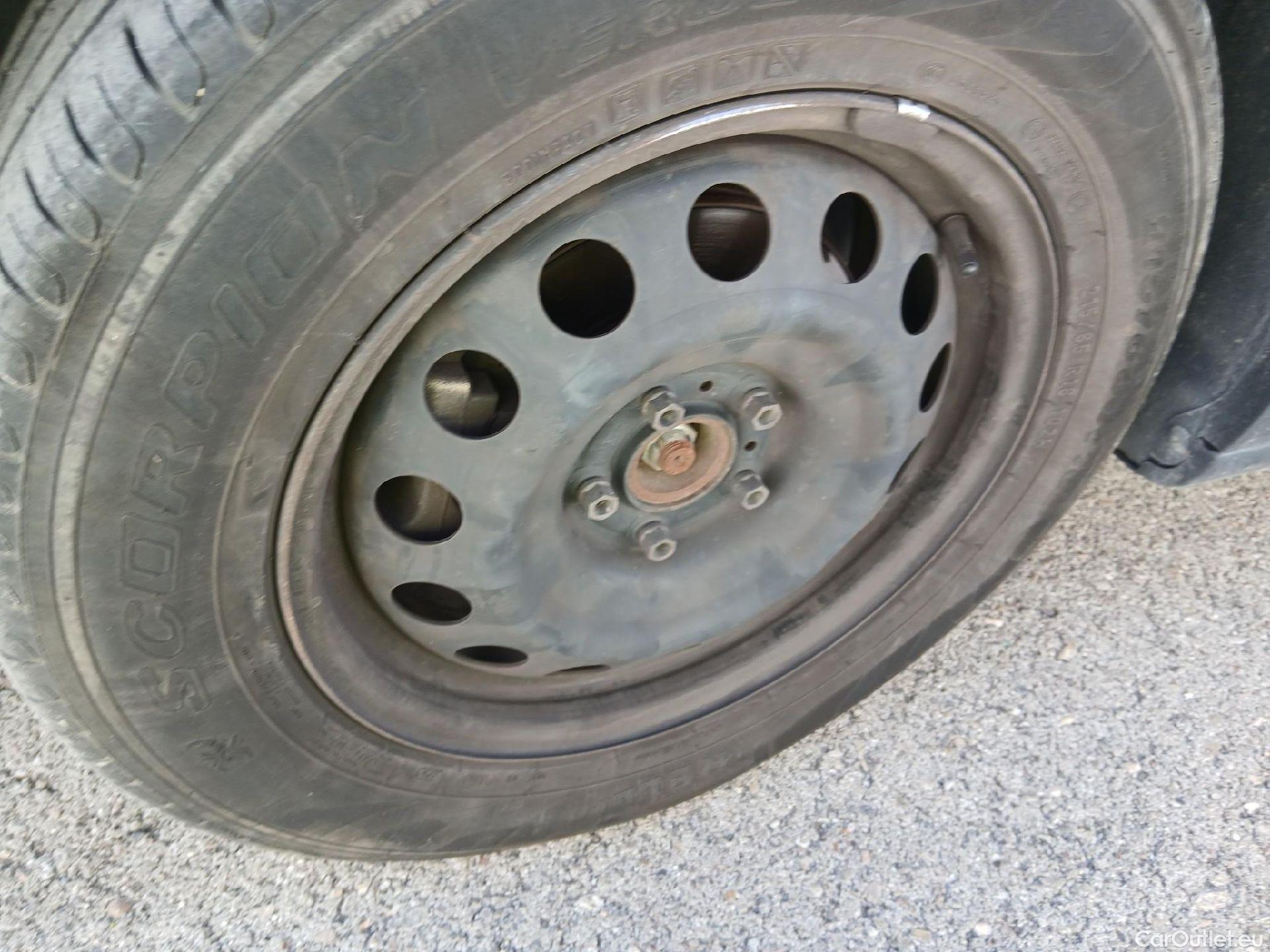  Peugeot  RIFTER PEUGEOT  / 2018 / 5P / monovolumen compacto Active Pack Standard BlueHDi 73kW #11