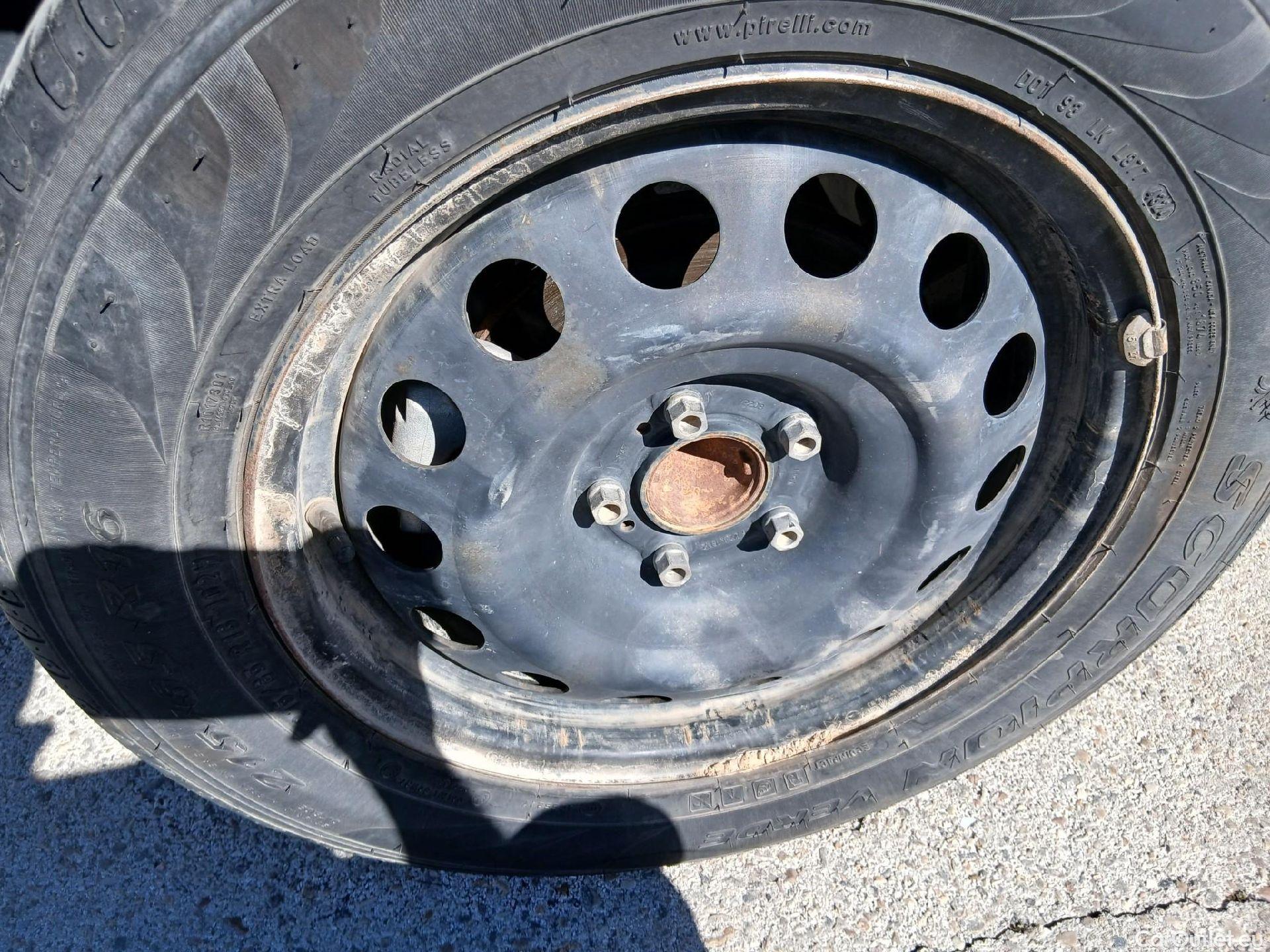  Peugeot  RIFTER PEUGEOT  / 2018 / 5P / monovolumen compacto Active Pack Standard BlueHDi 73kW #24