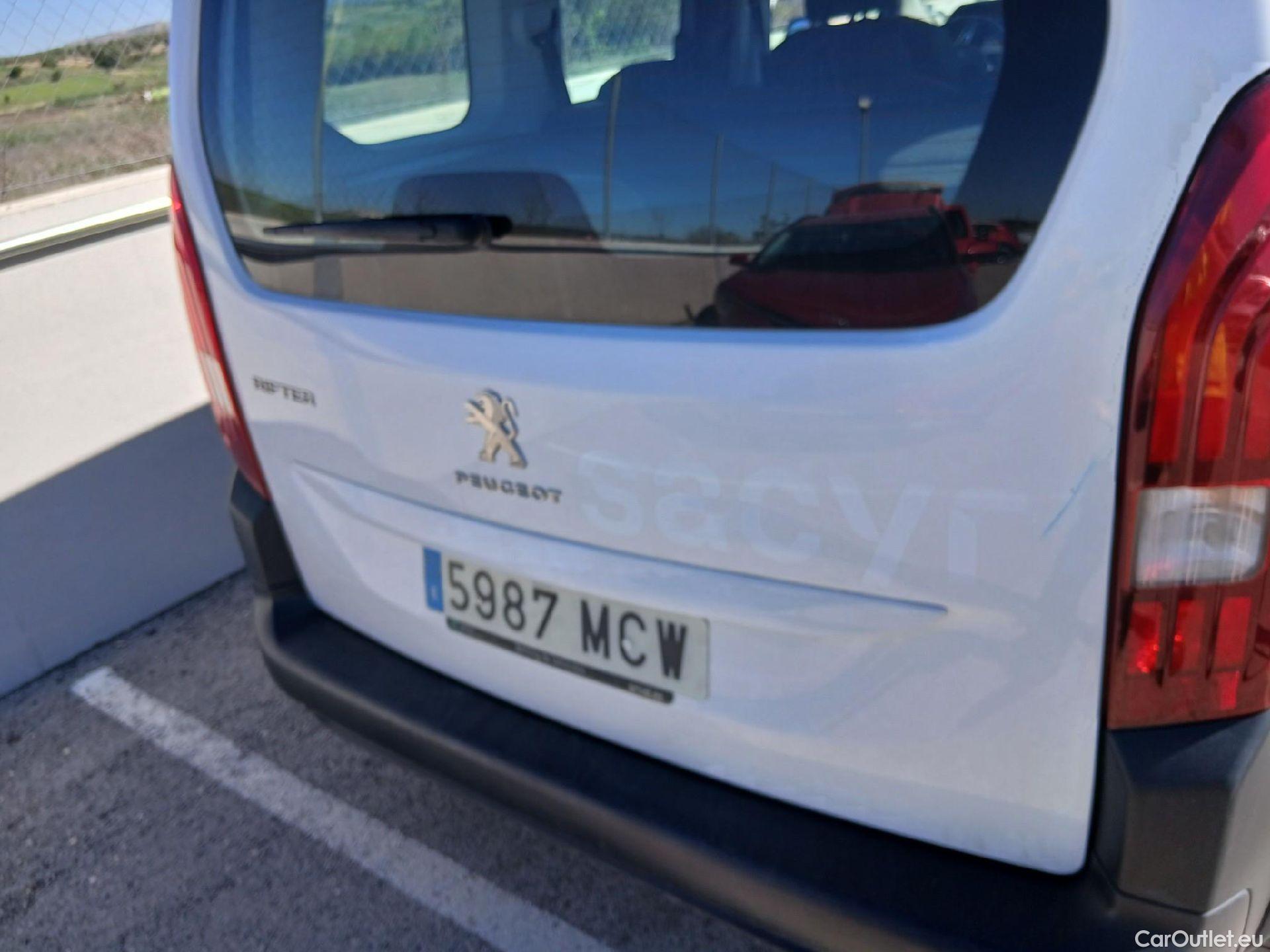  Peugeot  RIFTER PEUGEOT  / 2018 / 5P / monovolumen compacto Active Pack Standard BlueHDi 73kW #22