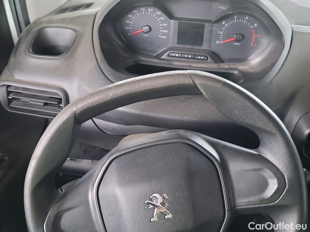  Peugeot  Partner PEUGEOT  / 2018 / 3P / furgón derivado de turismo Pro Standard 600kg BlueHDi 73kW #28