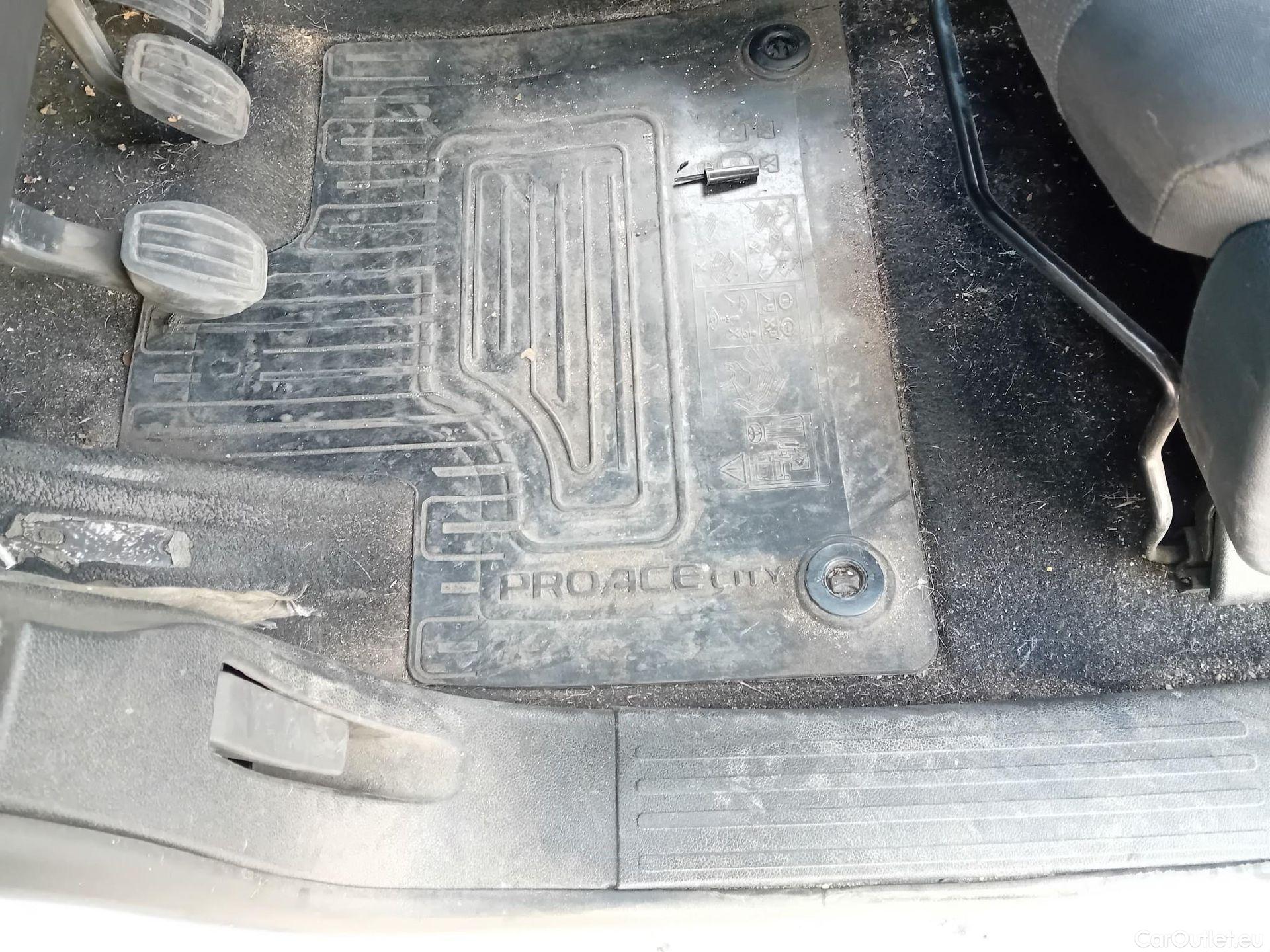  Toyota  Proace TOYOTA  CITY COMBI 1.5D 75kW (100CV) GX L1 #19