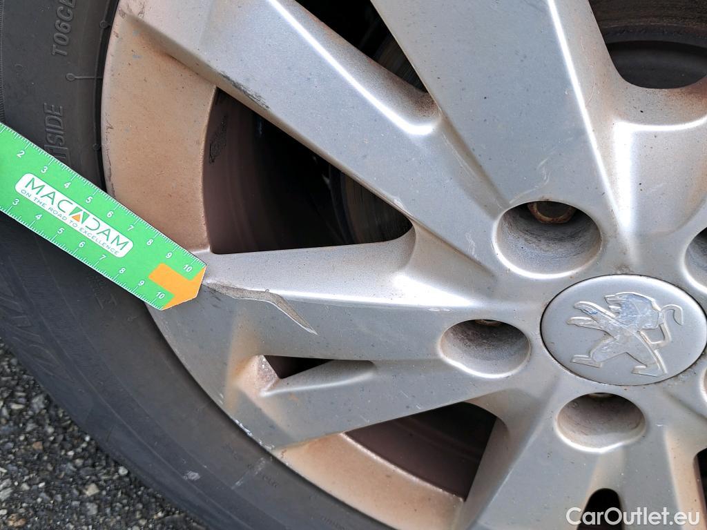  Peugeot  RIFTER PEUGEOT  / 2018 / 5P / monovolumen compacto Active Nav+ Standard BlueHDi 73kW #19