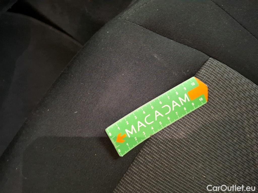  Bmw  Serie 1 BMW Série 1 / 2019 / 5P / Berline 1.5 116D Business Design #60