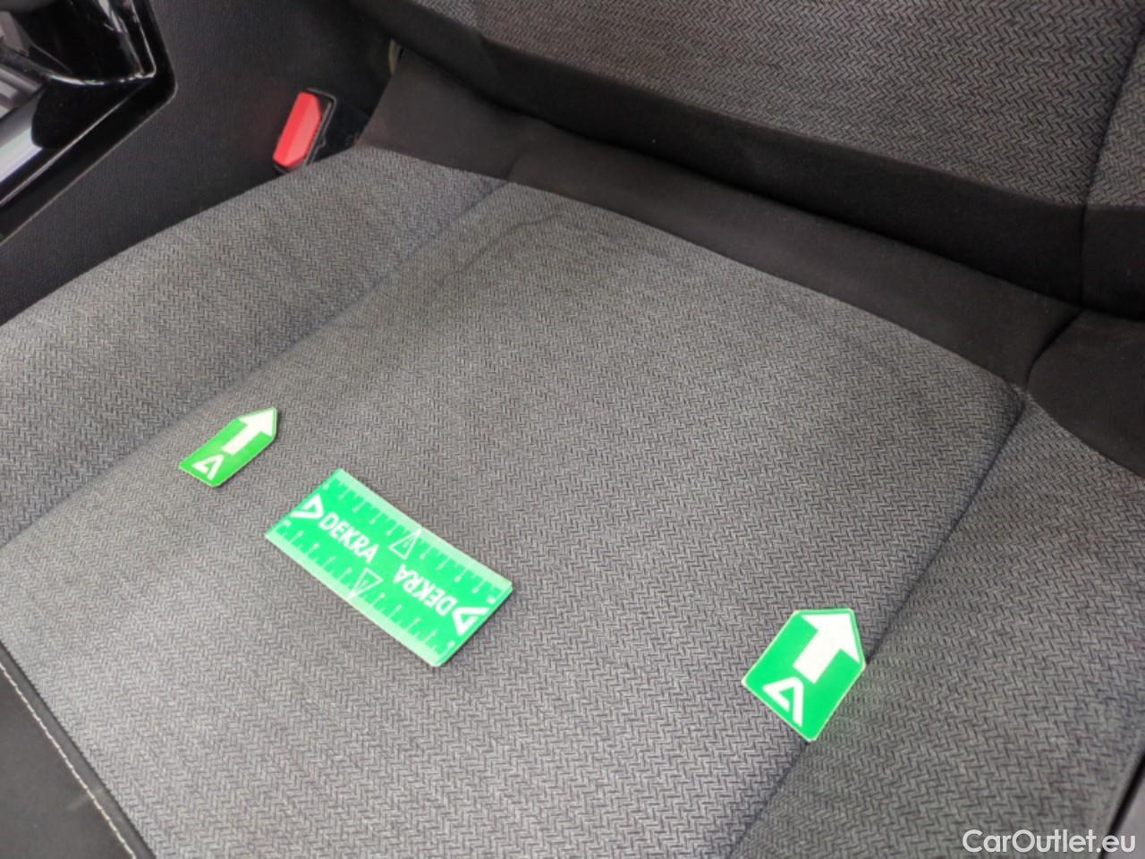  Citroen  C4  Berline Feel 1.5 BlueHDI 110CV BVM6 E6d #4