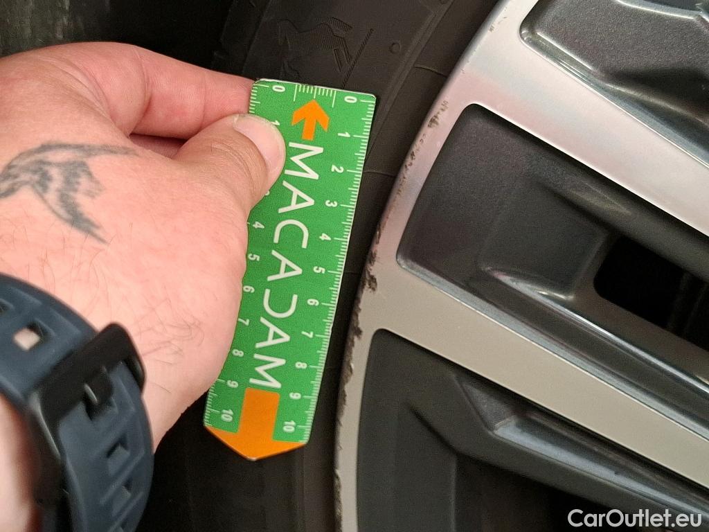  Bmw  Serie 1 BMW Série 1 / 2019 / 5P / Berline 1.5 116D Business Design #39