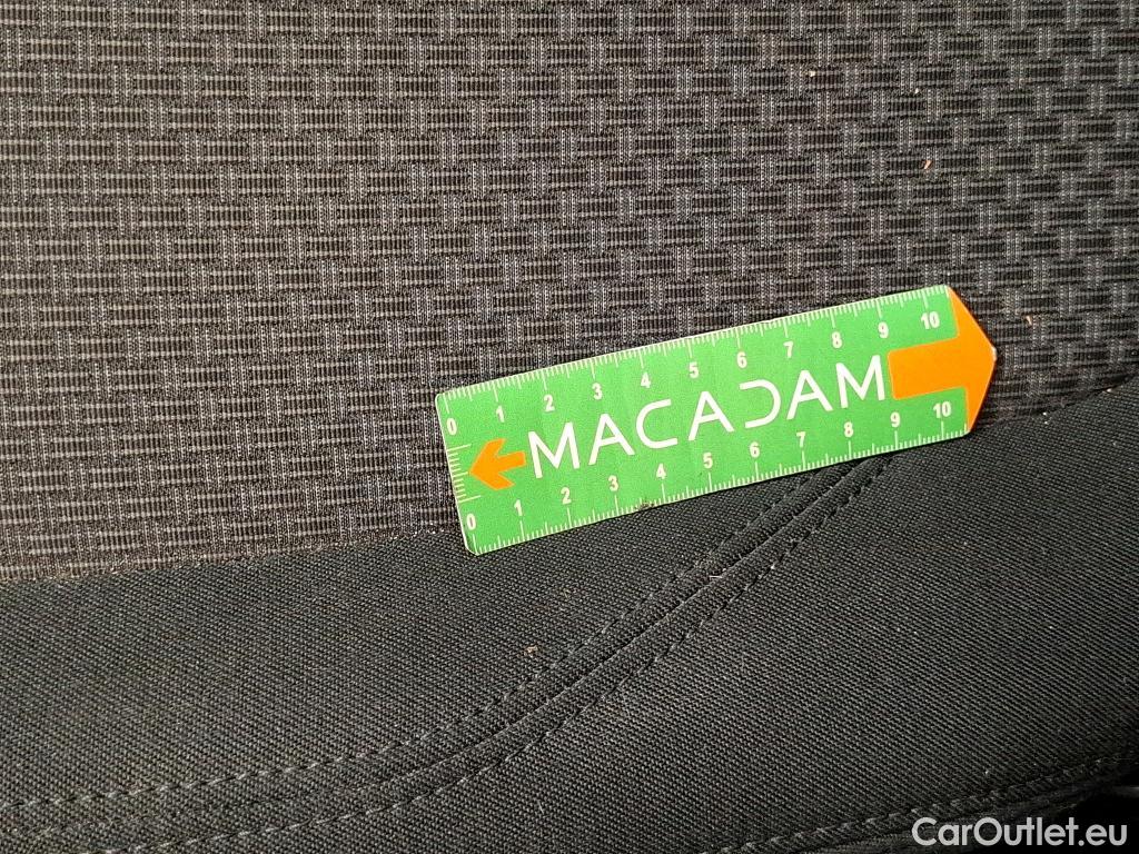  Bmw  Serie 1 BMW Série 1 / 2019 / 5P / Berline 1.5 116D Business Design #53