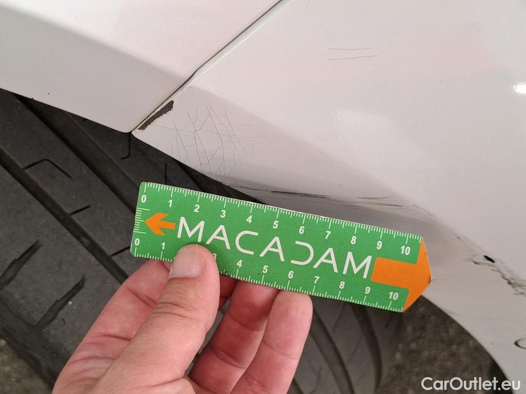  Bmw  Serie 1 BMW Série 1 / 2019 / 5P / Berline 1.5 116D Business Design #9