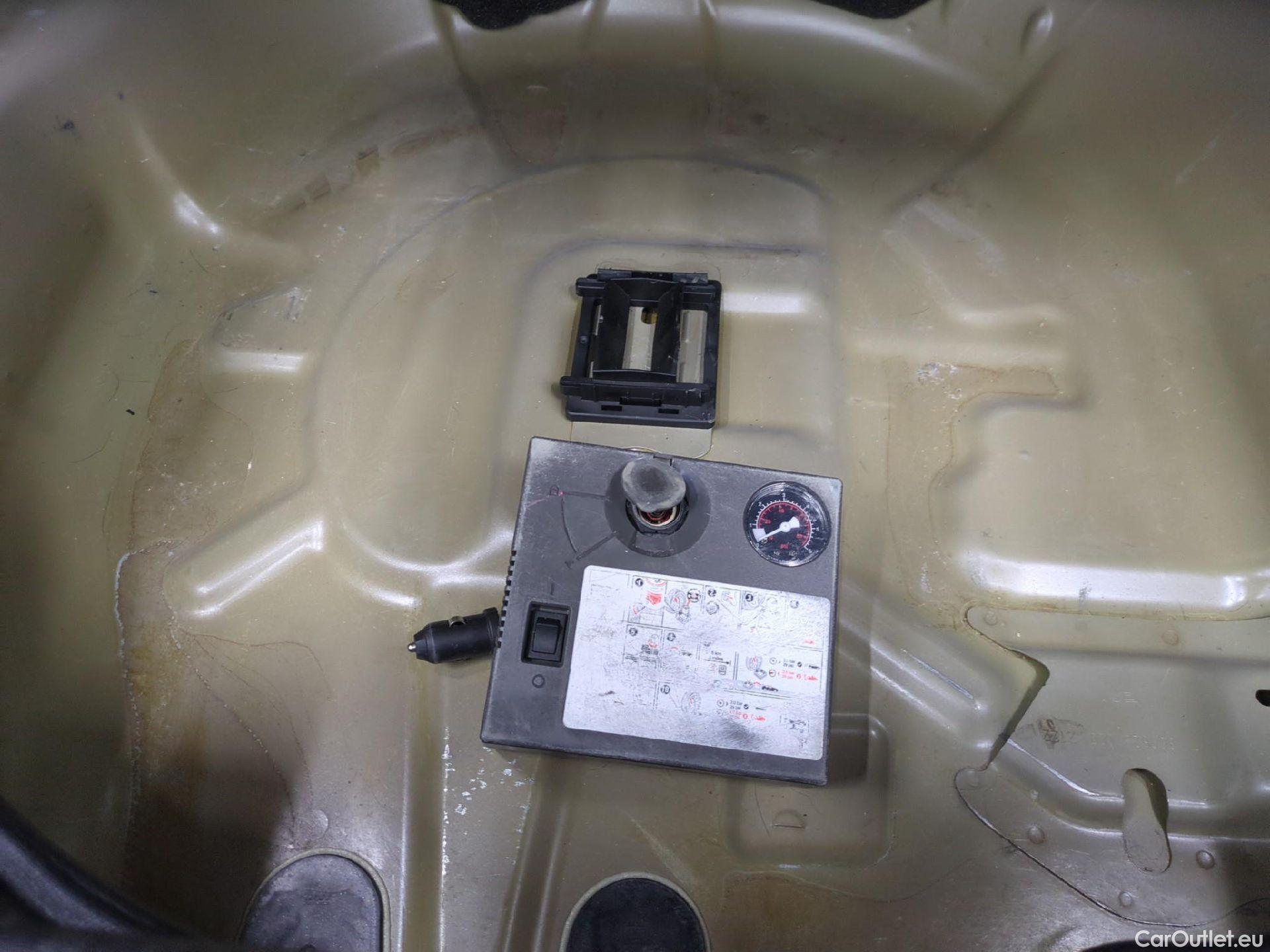  Citroen  C4  Berline Feel 1.5 BlueHDI 110CV BVM6 E6d #2