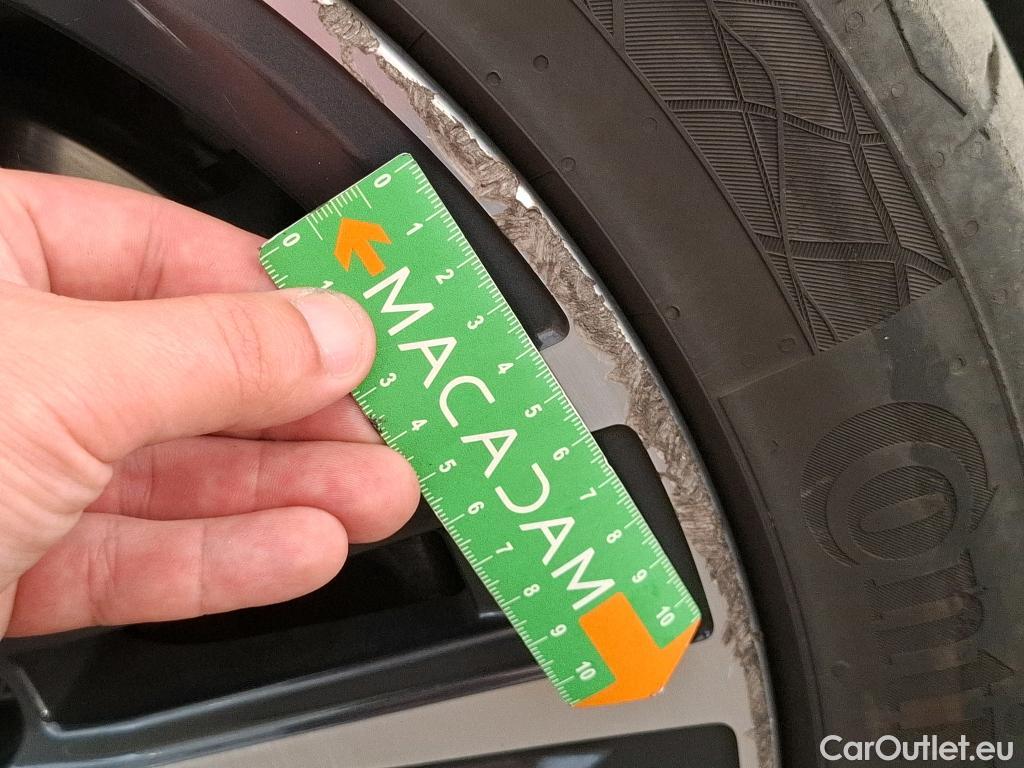  Bmw  Serie 1 BMW Série 1 / 2019 / 5P / Berline 1.5 116D Business Design #35