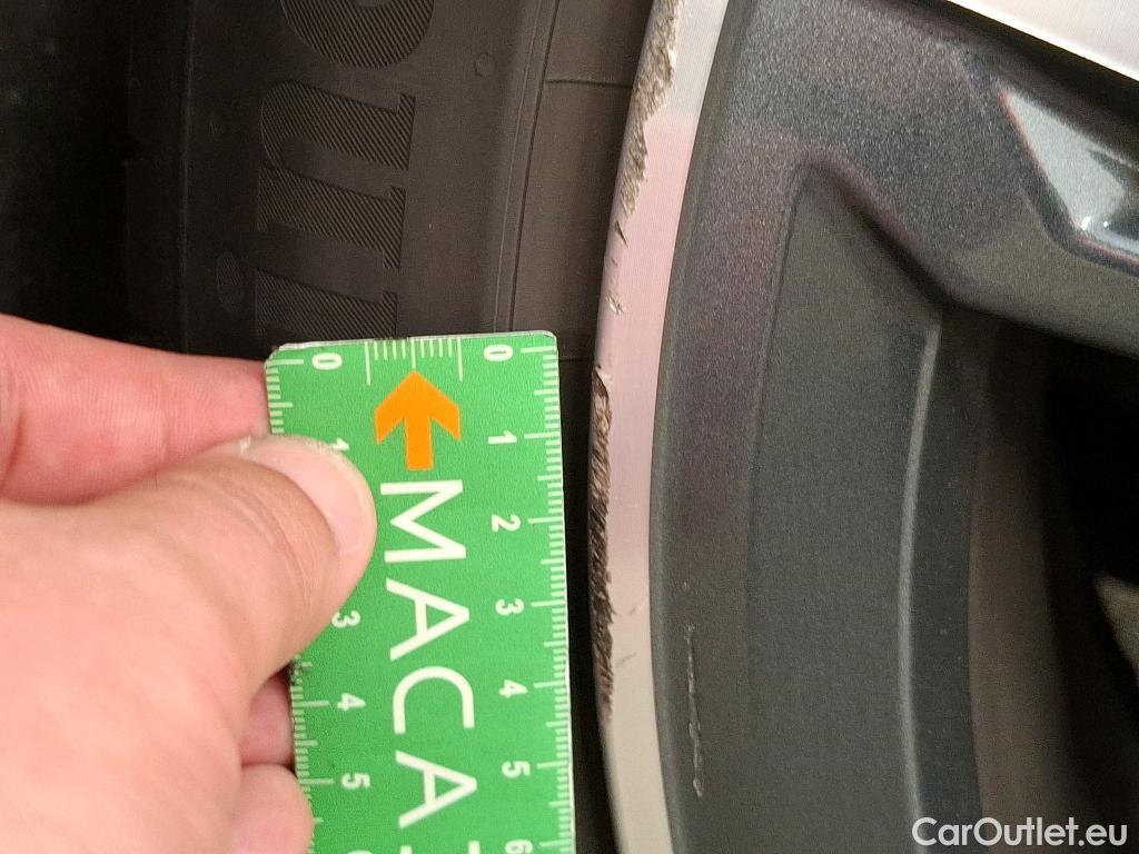  Bmw  Serie 1 BMW Série 1 / 2019 / 5P / Berline 1.5 116D Business Design #38