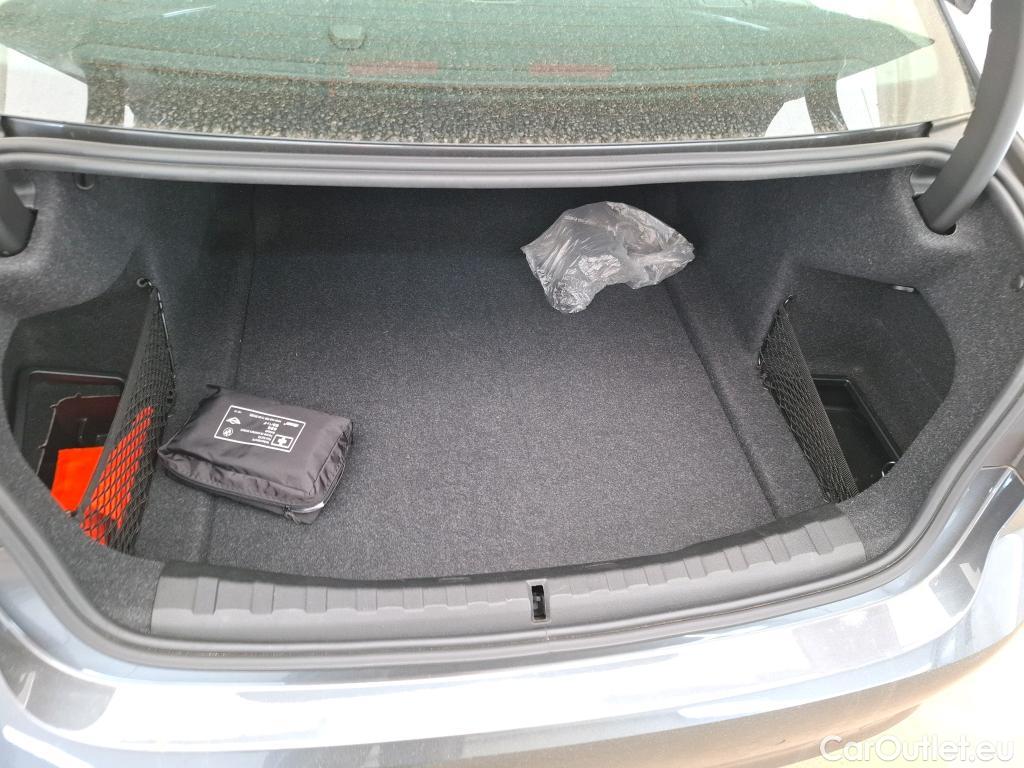  Bmw  Serie 3 BMW Série 3 Berline / 2018 / 4P / Berline 320d 190ch Luxury BVA8 #2