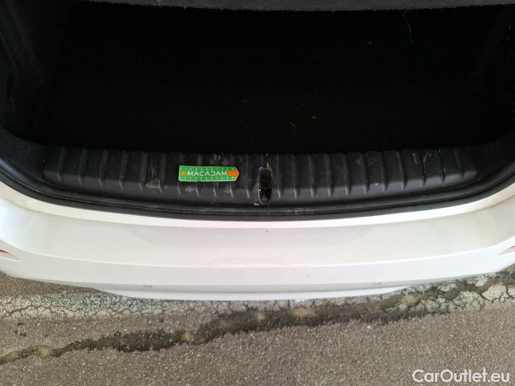  Bmw  Serie 1 BMW Série 1 / 2019 / 5P / Berline 1.5 116D Business Design #72