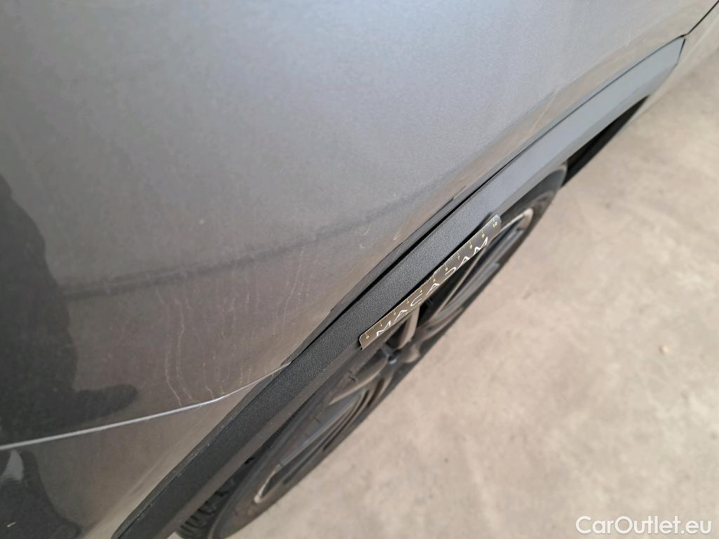  Mercedes  GLA MERCEDES-BENZ  / 2020 / 5P / SUV 2.0  220D AMG LINE 4MATIC DCT #19