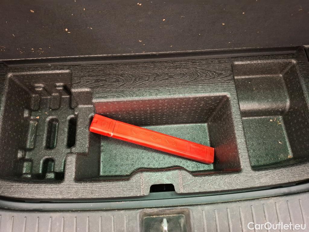  KIA  Sportage KIA  / 2021 / 5P / SUV 1.6 T-GDI 150 MHEV DCT7 DESIGN #17