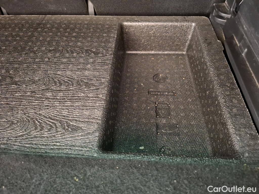  KIA  Sportage KIA  / 2021 / 5P / SUV 1.6 T-GDI 150 MHEV DCT7 DESIGN #46