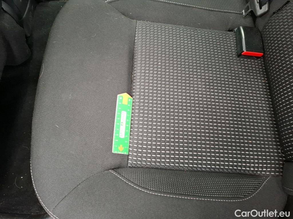  Peugeot  208 PEUGEOT  / 2015 / 5P / Berline &BLUEHDI 100 S&S ALLURE BUSINESS #37