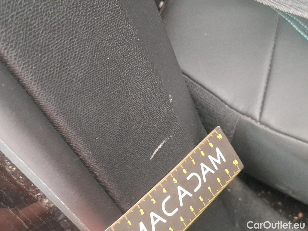  Peugeot  3008  Allure Pack 1.5 HDi 130CV BVA8 E6d #36