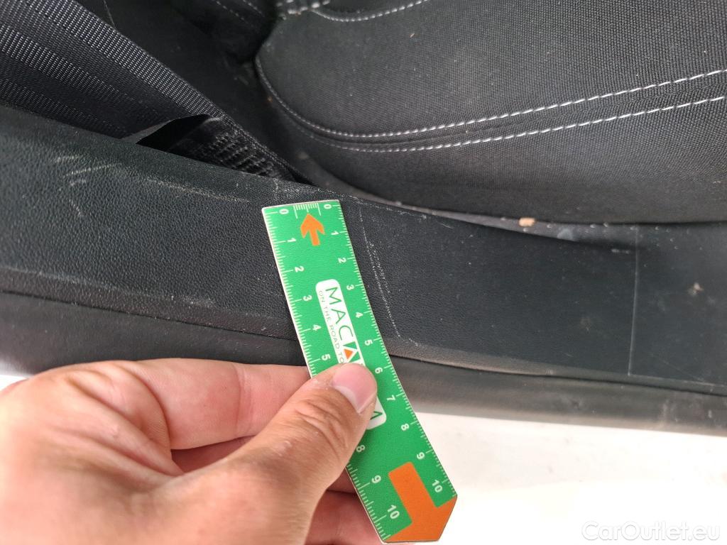  Peugeot  208 PEUGEOT  / 2015 / 5P / Berline &BLUEHDI 100 S&S ALLURE BUSINESS #28