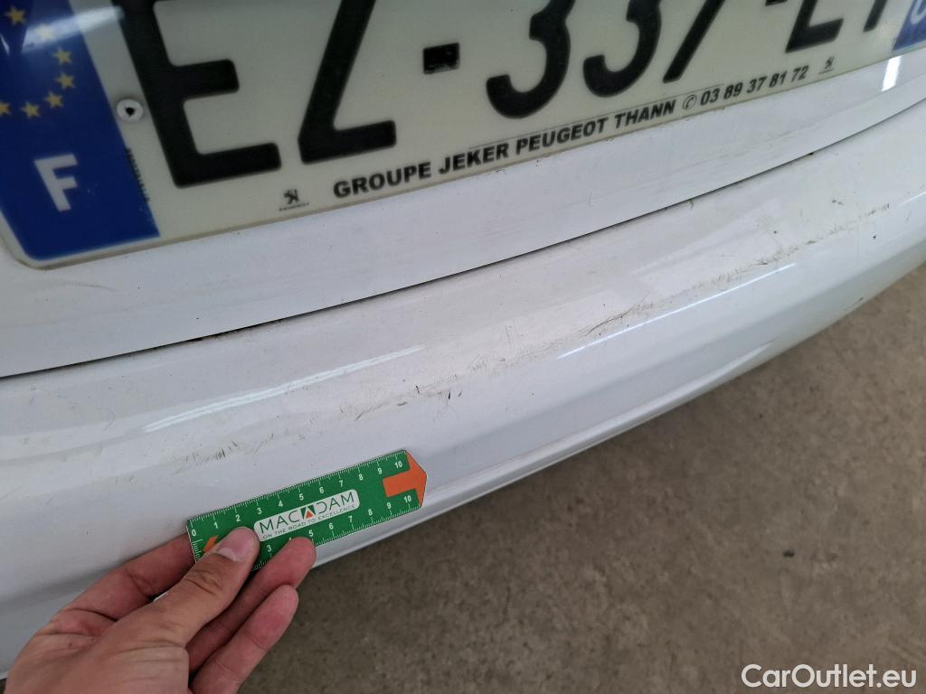  Peugeot  208 PEUGEOT  / 2015 / 5P / Berline &BLUEHDI 100 S&S ALLURE BUSINESS #16