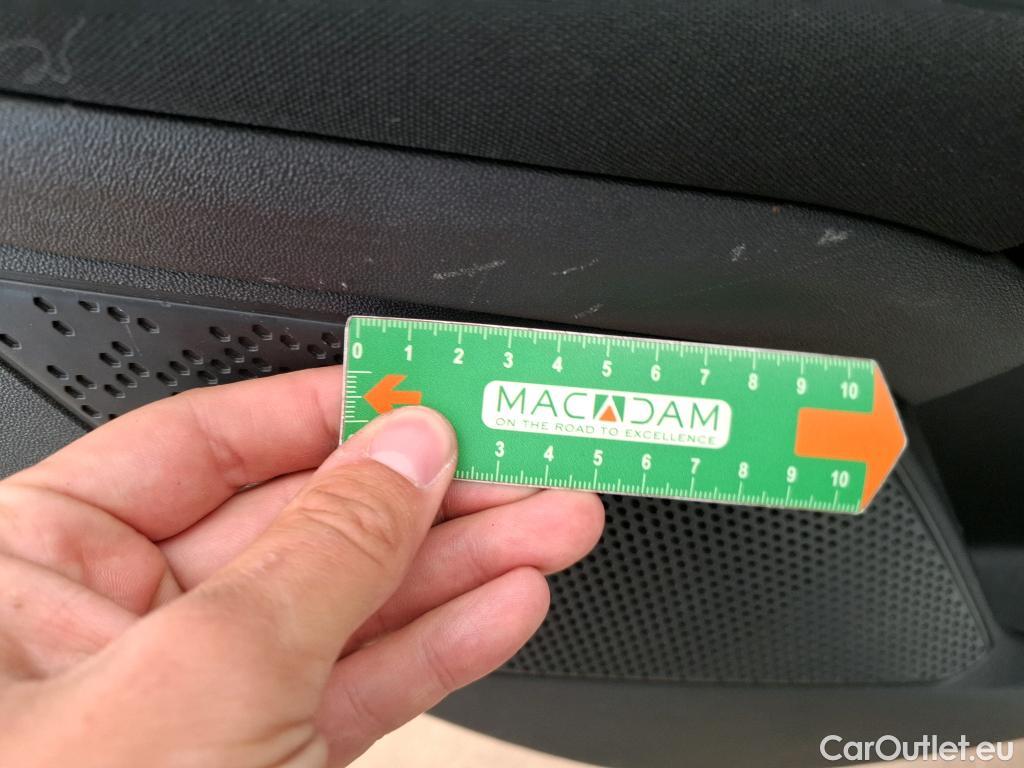  Peugeot  208 PEUGEOT  / 2015 / 5P / Berline &BLUEHDI 100 S&S ALLURE BUSINESS #25