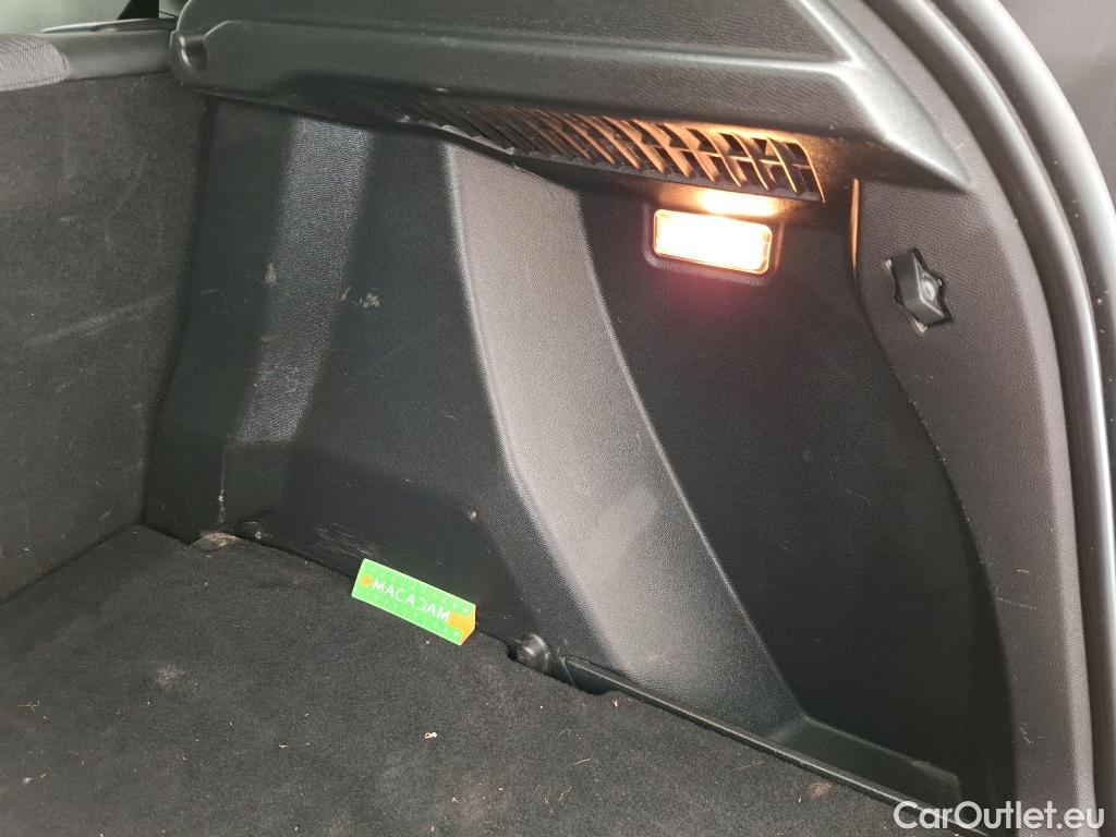  Peugeot  2008  Allure 1.5 HDi 130CV BVA8 E6d #19