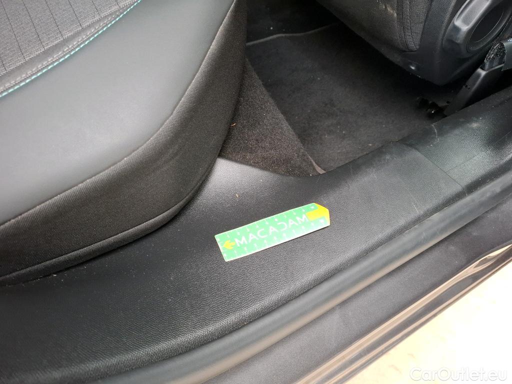  Peugeot  2008  Allure 1.5 HDi 130CV BVA8 E6d #10