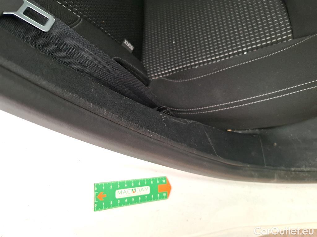  Peugeot  208 PEUGEOT  / 2015 / 5P / Berline &BLUEHDI 100 S&S ALLURE BUSINESS #27