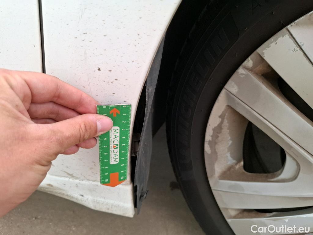  Peugeot  208 PEUGEOT  / 2015 / 5P / Berline &BLUEHDI 100 S&S ALLURE BUSINESS #39