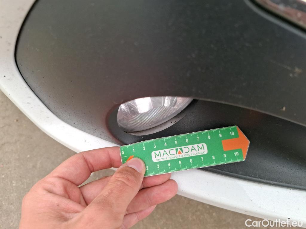  Peugeot  208 PEUGEOT  / 2015 / 5P / Berline &BLUEHDI 100 S&S ALLURE BUSINESS #32