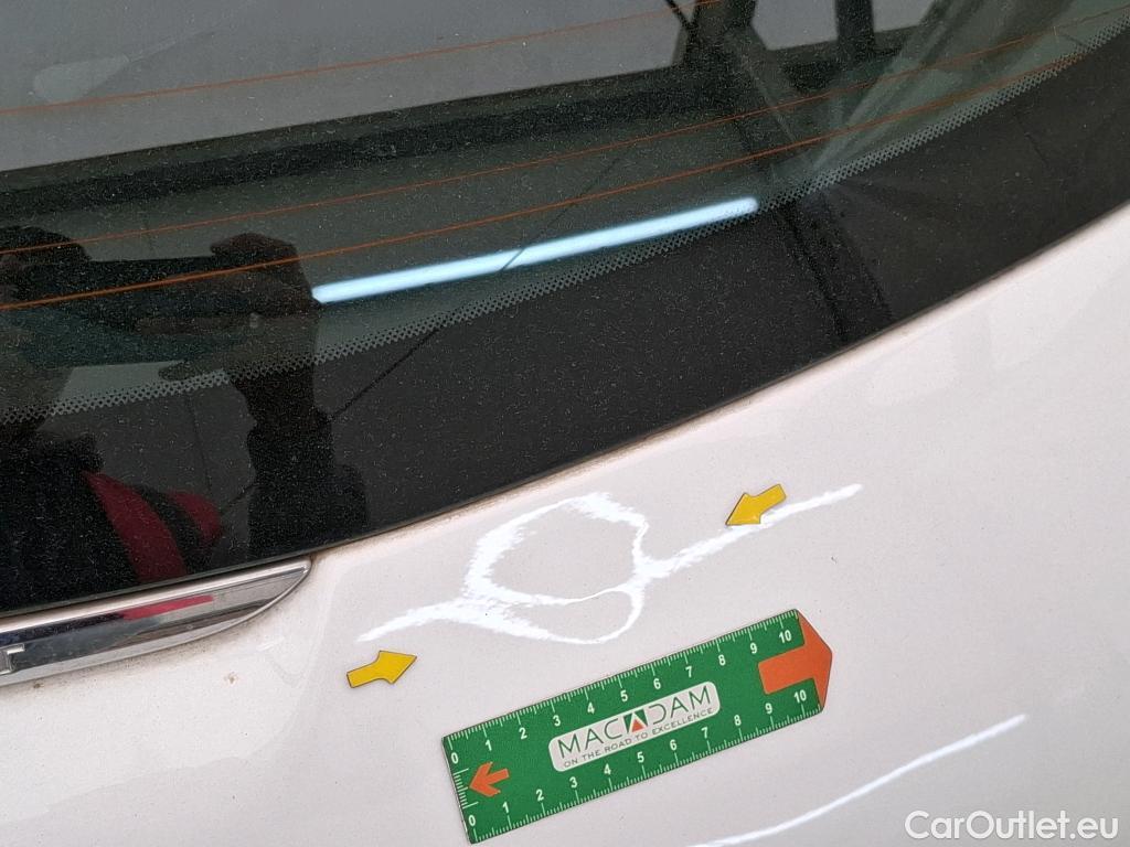  Peugeot  208 PEUGEOT  / 2015 / 5P / Berline &BLUEHDI 100 S&S ALLURE BUSINESS #6