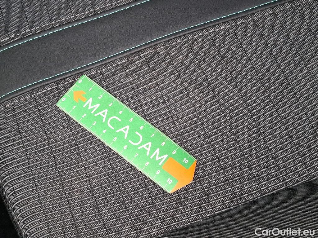  Peugeot  2008  Allure 1.5 HDi 130CV BVA8 E6d #37