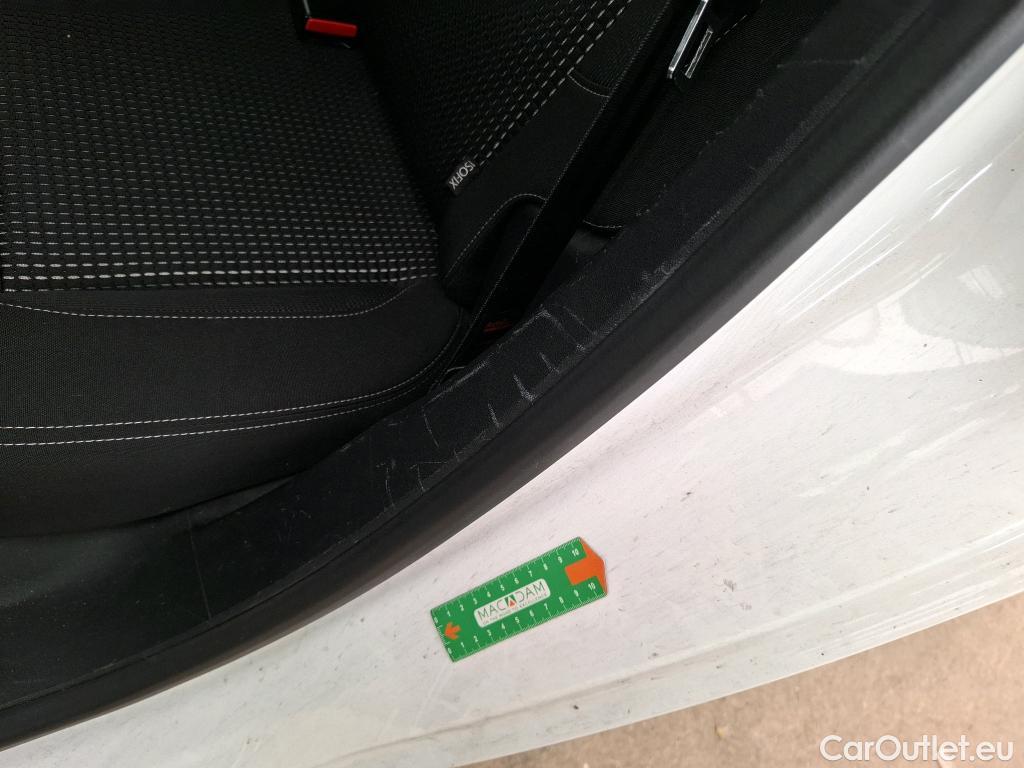  Peugeot  208 PEUGEOT  / 2015 / 5P / Berline &BLUEHDI 100 S&S ALLURE BUSINESS #21