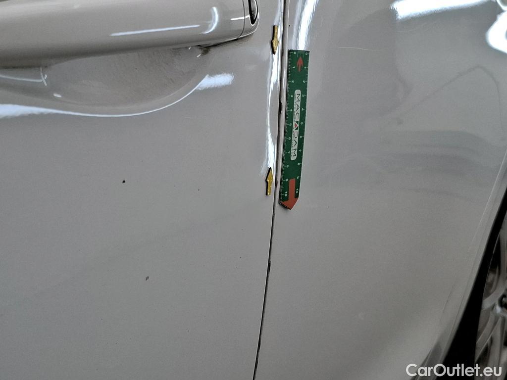  Peugeot  208 PEUGEOT  / 2015 / 5P / Berline &BLUEHDI 100 S&S ALLURE BUSINESS #4