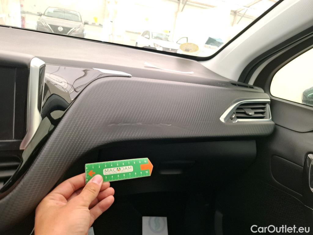  Peugeot  208 PEUGEOT  / 2015 / 5P / Berline &BLUEHDI 100 S&S ALLURE BUSINESS #1