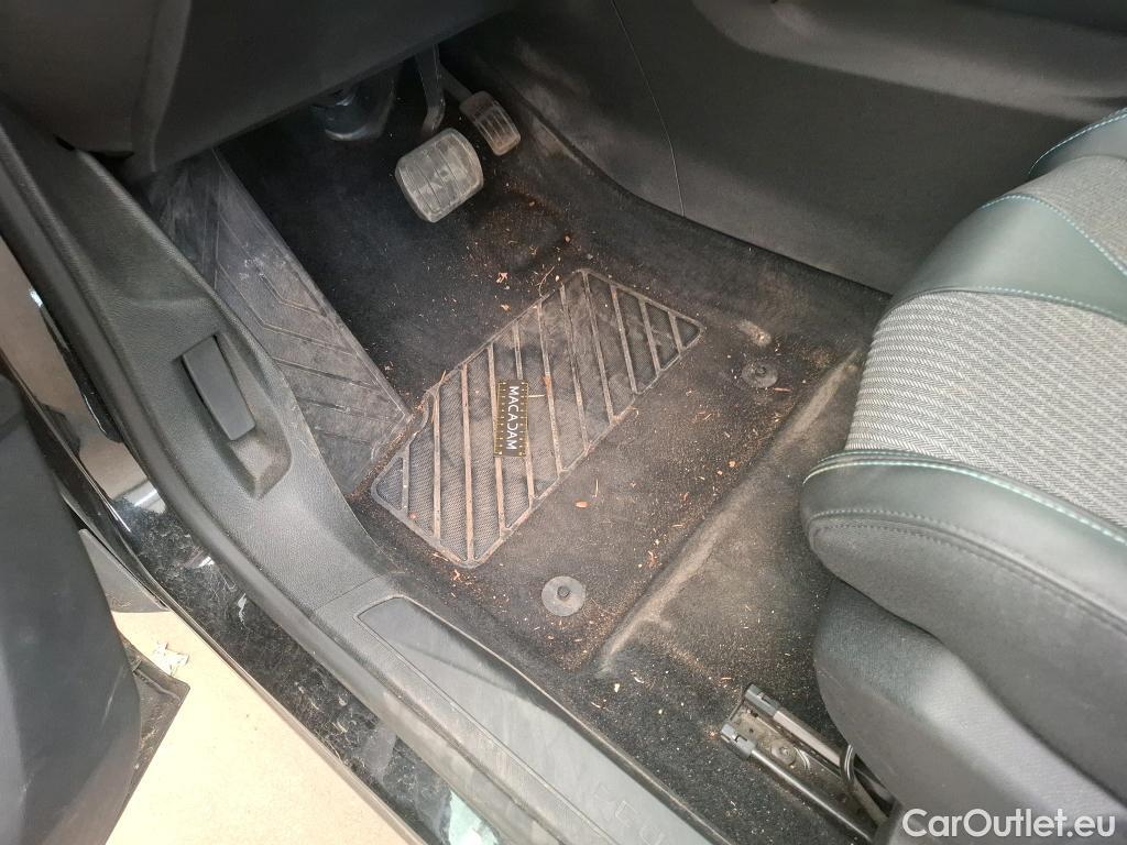  Peugeot  3008  Allure Pack 1.5 HDi 130CV BVA8 E6d #37