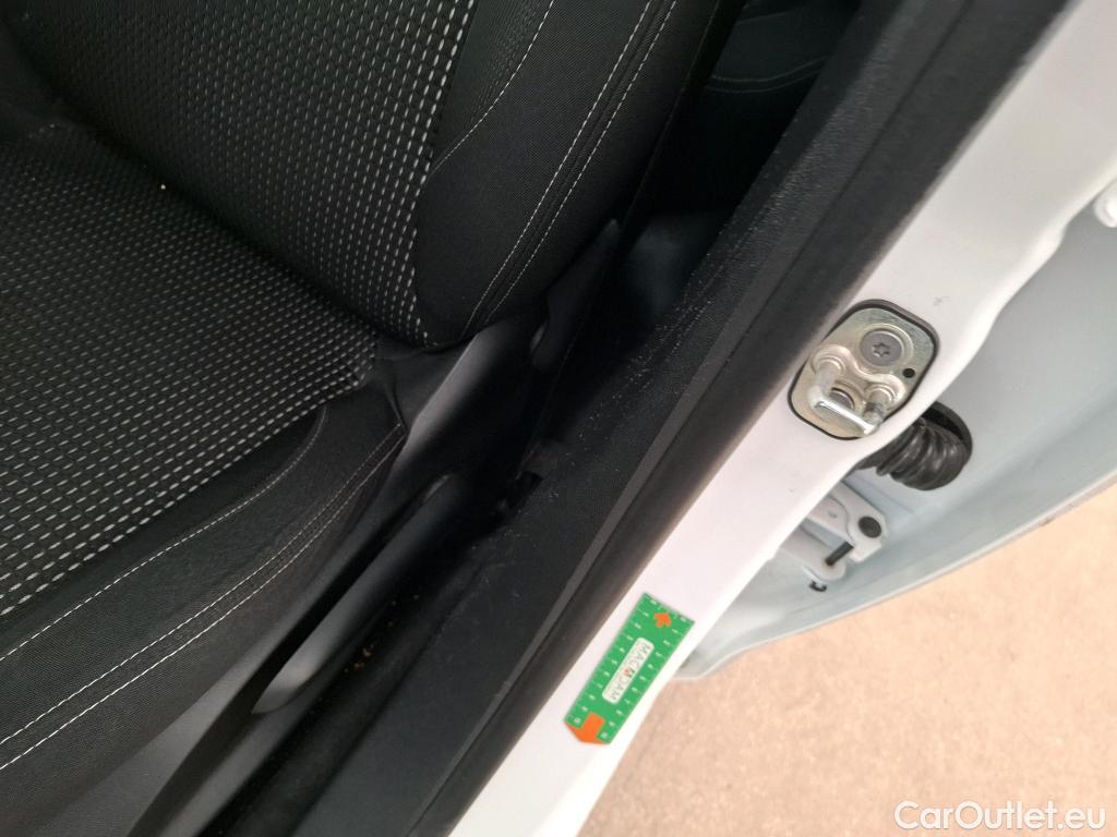  Peugeot  208 PEUGEOT  / 2015 / 5P / Berline &BLUEHDI 100 S&S ALLURE BUSINESS #18