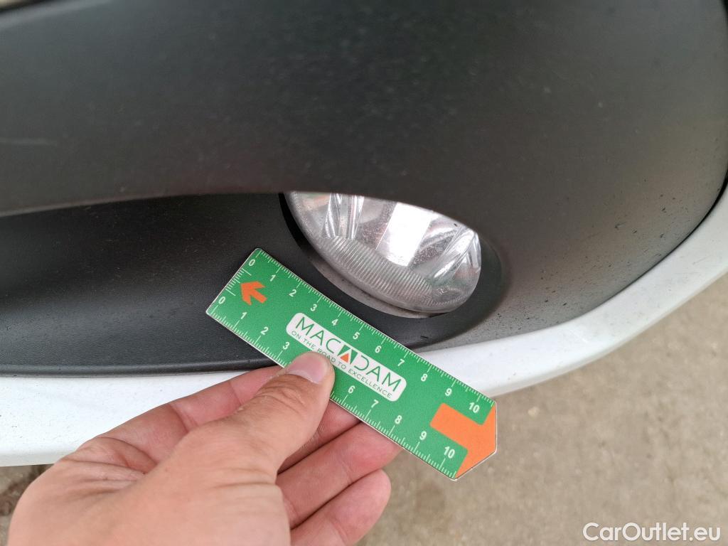  Peugeot  208 PEUGEOT  / 2015 / 5P / Berline &BLUEHDI 100 S&S ALLURE BUSINESS #34