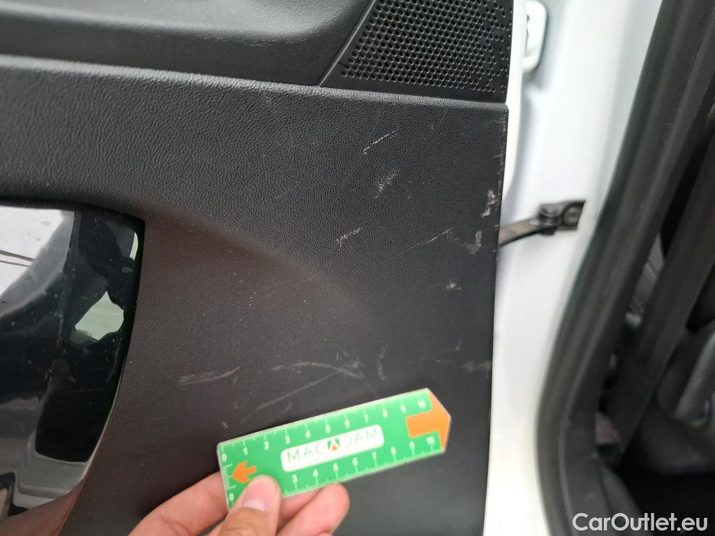  Peugeot  208 PEUGEOT  / 2015 / 5P / Berline &BLUEHDI 100 S&S ALLURE BUSINESS #26