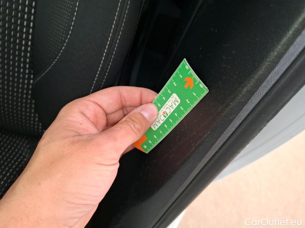  Peugeot  208 PEUGEOT  / 2015 / 5P / Berline &BLUEHDI 100 S&S ALLURE BUSINESS #19