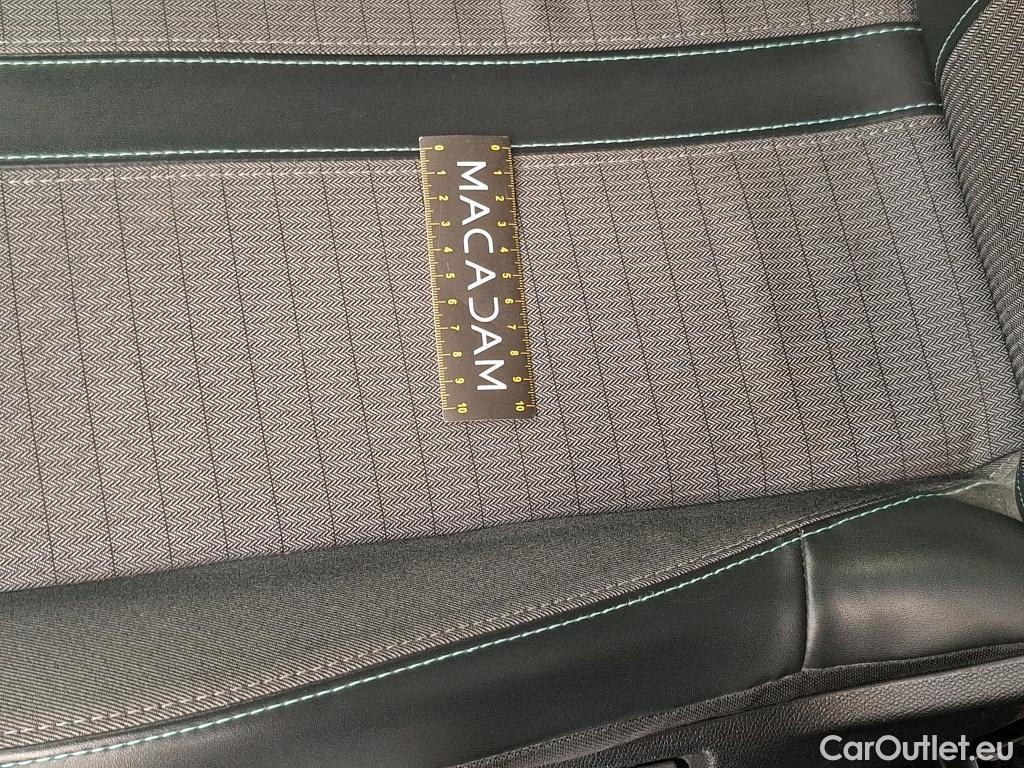  Peugeot  2008  Allure Pack 1.5 HDi 110CV BVM6 E6d #36