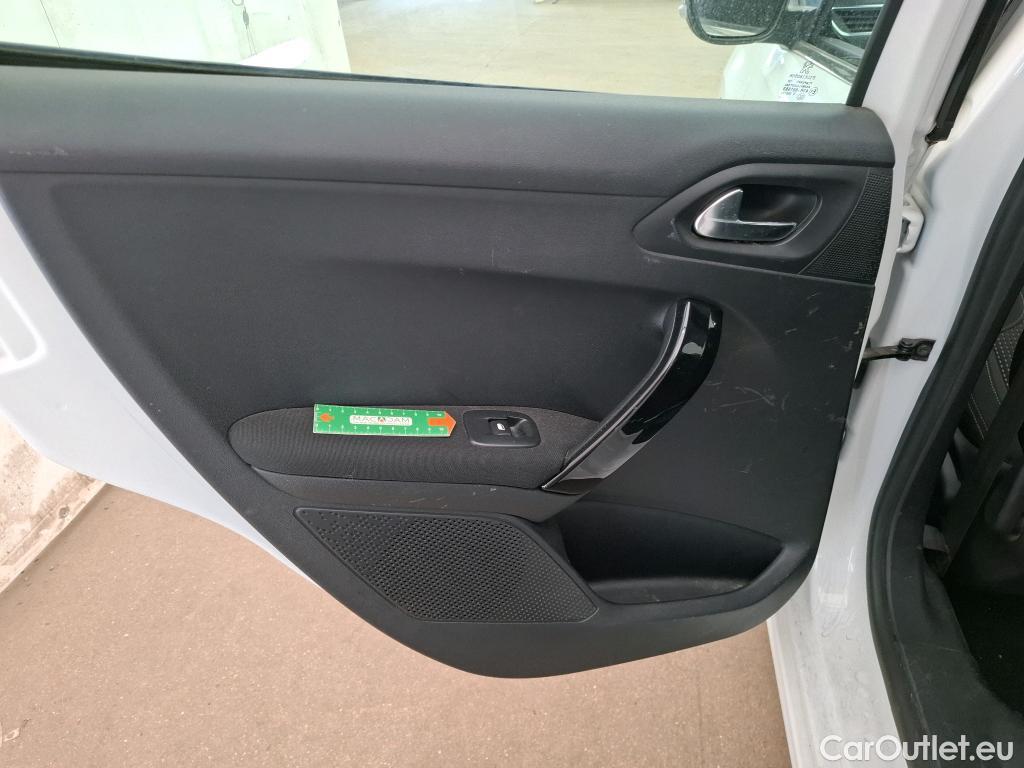  Peugeot  208 PEUGEOT  / 2015 / 5P / Berline &BLUEHDI 100 S&S ALLURE BUSINESS #24