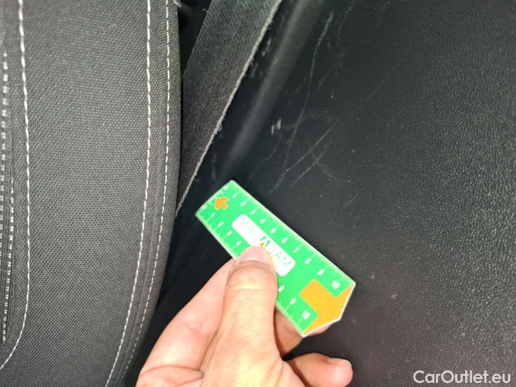  Peugeot  208 PEUGEOT  / 2015 / 5P / Berline &BLUEHDI 100 S&S ALLURE BUSINESS #20