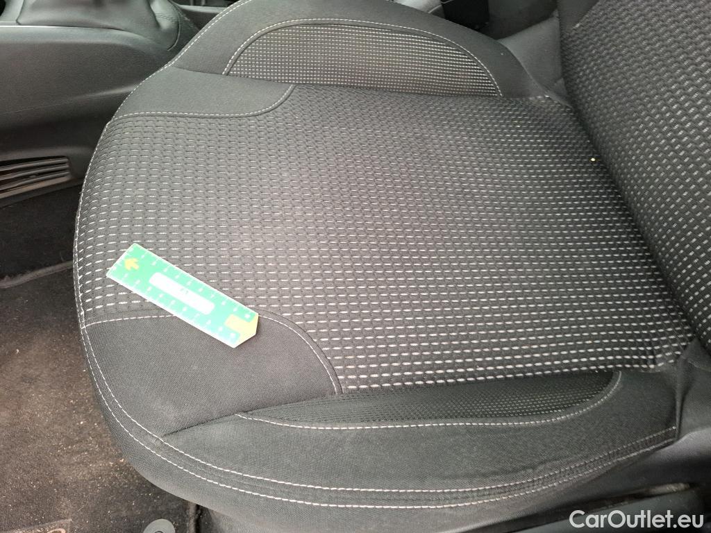  Peugeot  208 PEUGEOT  / 2015 / 5P / Berline &BLUEHDI 100 S&S ALLURE BUSINESS #36