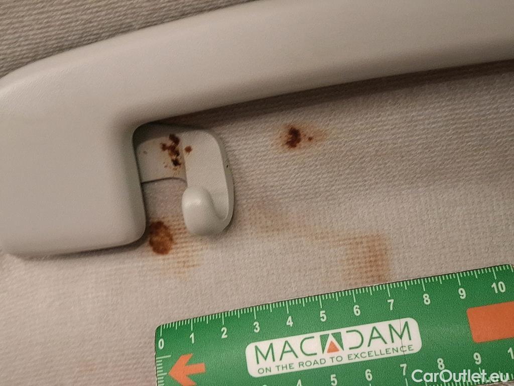  Renault  Captur RENAULT  / 2019 / 5P / SUV Business TCe 100 GPL -21 #2