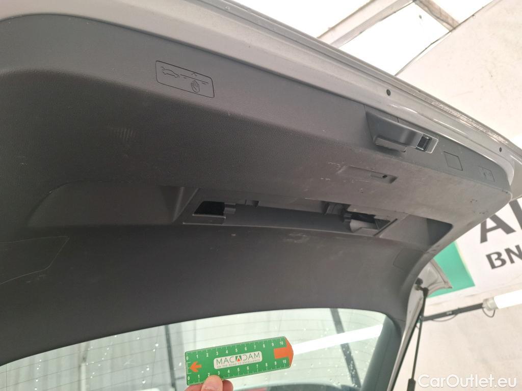  Volkswagen  Golf  VIII SW Life Plus 2.0 TDI 115CV BVA7 E6d #3