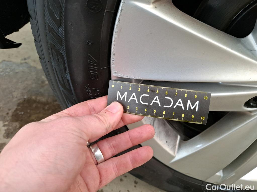  Volkswagen  Golf  VOLKSWAGEN / 2020 / 5P / Berline 2.0 TDI SCR 115 DSG7 Life Busi #30