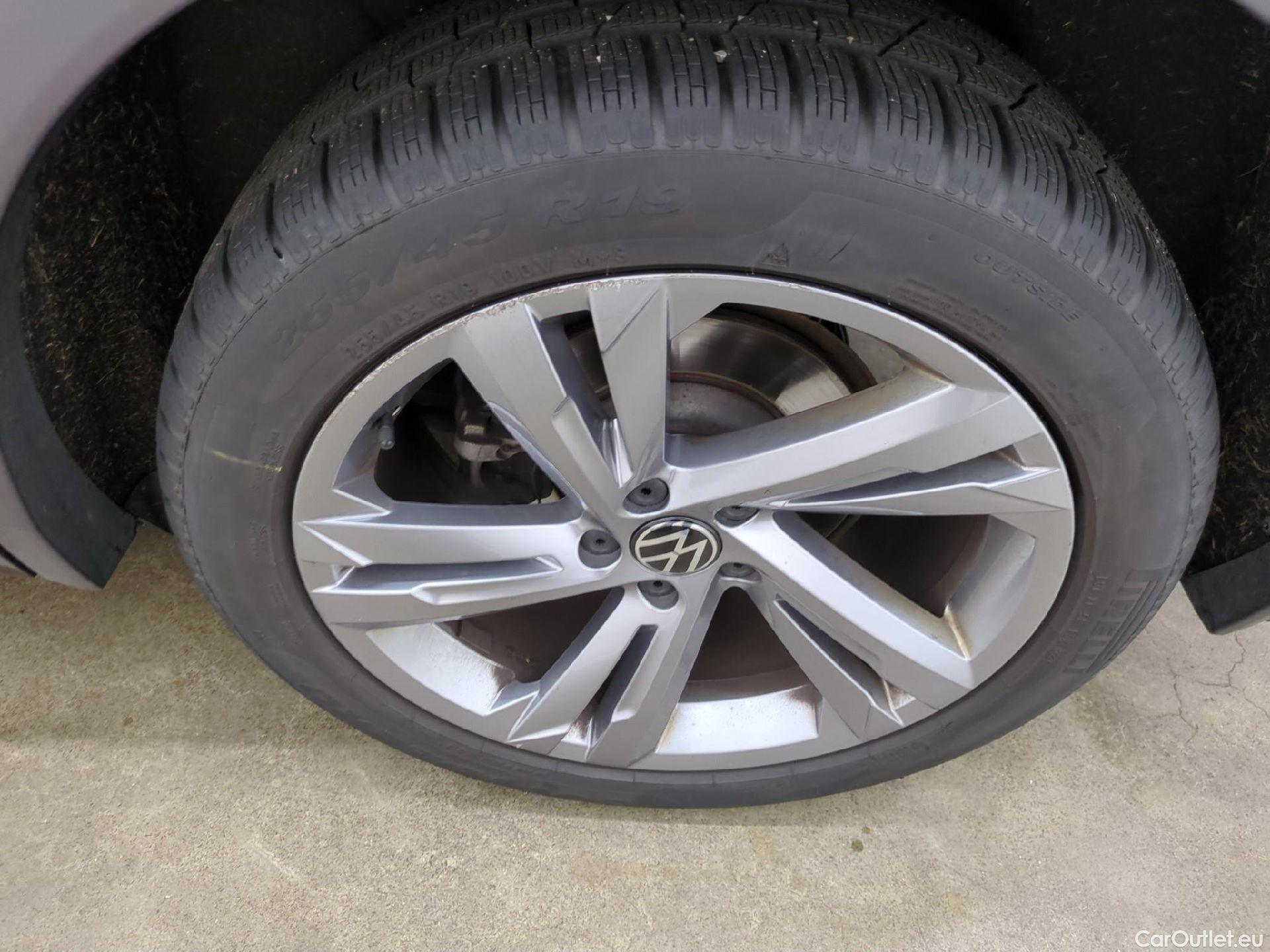  Volkswagen  Tiguan VOLKSWAGEN  / 2020 / 5P / SUV 2.0 TDI 150 DSG7 R-Line #3